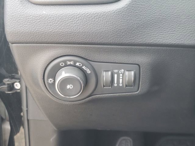 Used 2018 Jeep Compass Trailhawk w/ Navigation Group AWD/4WD image 35