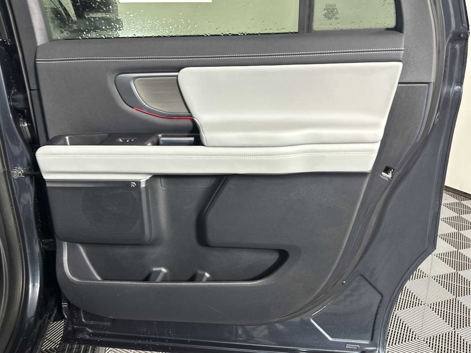 Used 2025 Ford Expedition Max Platinum AWD/4WD image 19