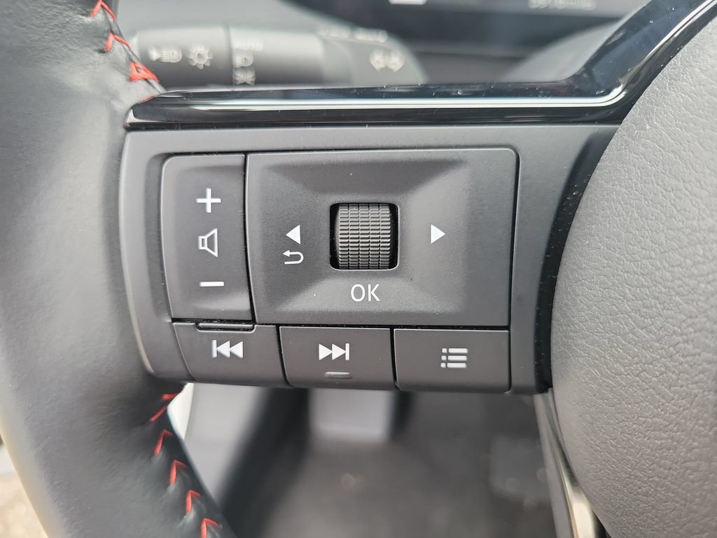 Used 2025 Nissan Kicks SR AWD/4WD image 14