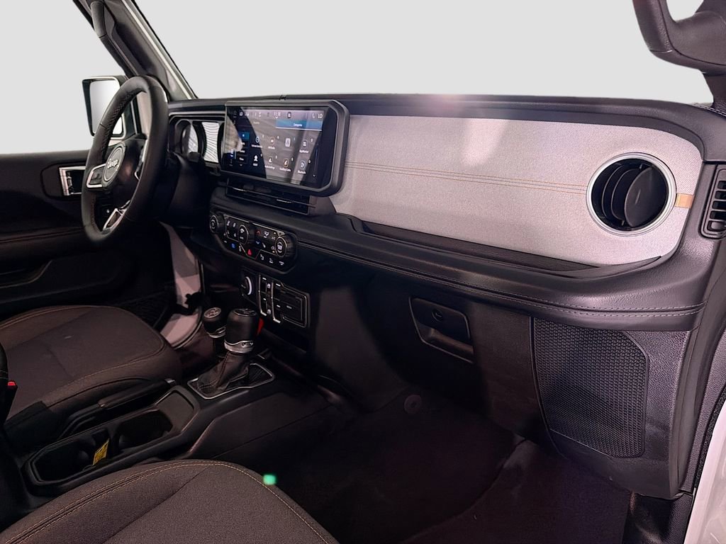 Used 2025 Jeep Wrangler Unlimited Sahara w/ Safety Group image 30