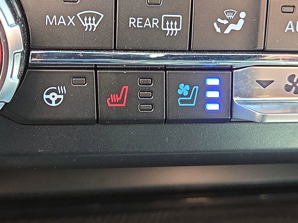 Used 2025 Ford F450 Platinum w/ FX4 Off-Road Package AWD/4WD image 28