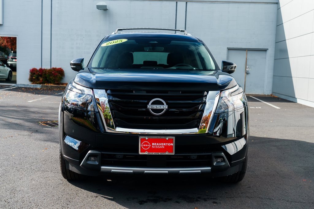 New 2025 Nissan Pathfinder Platinum image 2