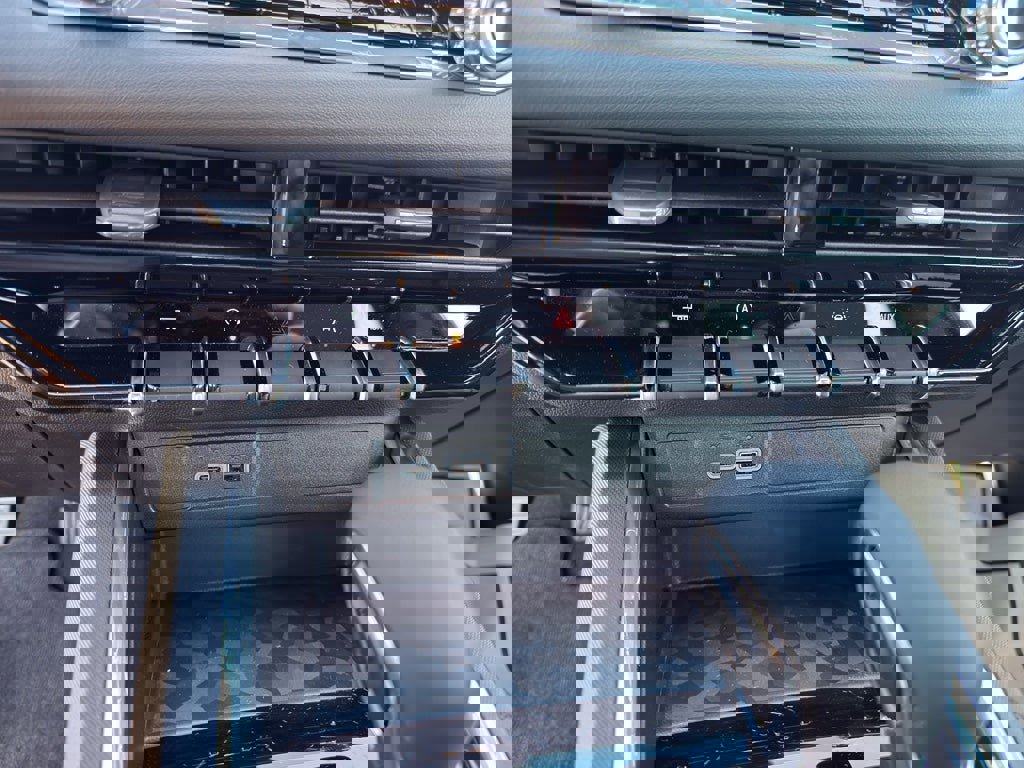 New 2026 GMC Canyon Elevation w/ Convenience Package image 15