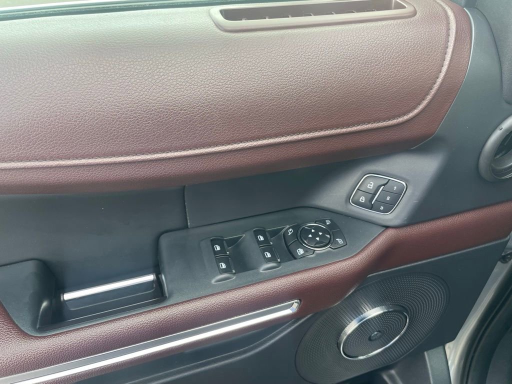 Used 2024 Ford Expedition Limited image 12