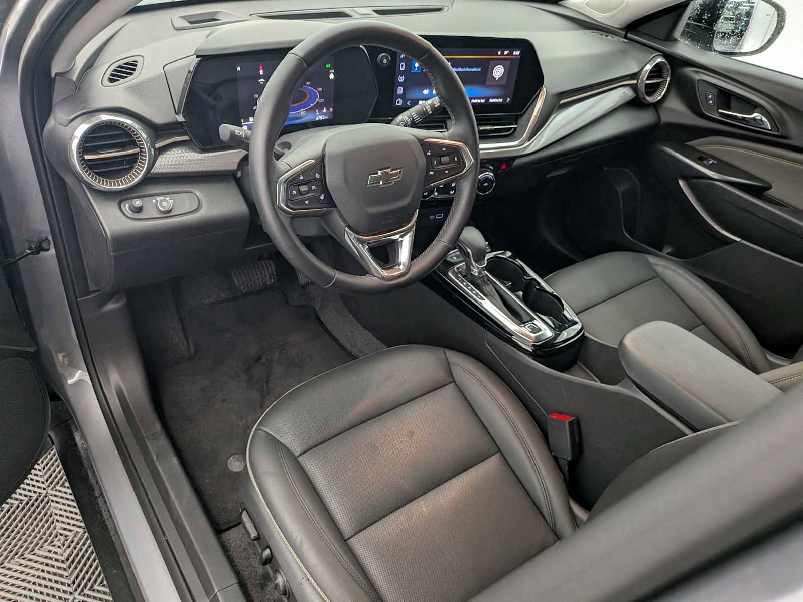 New 2025 Chevrolet Trax ACTIV w/ Driver Confidence Package image 2