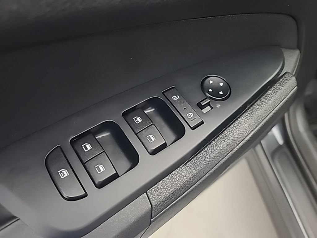 Used 2025 Kia Sportage LX image 23