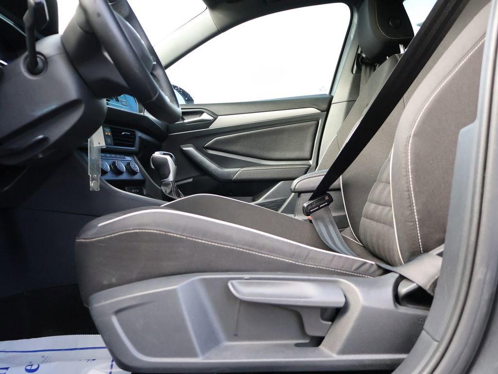 Used 2023 Volkswagen Jetta Sport image 34