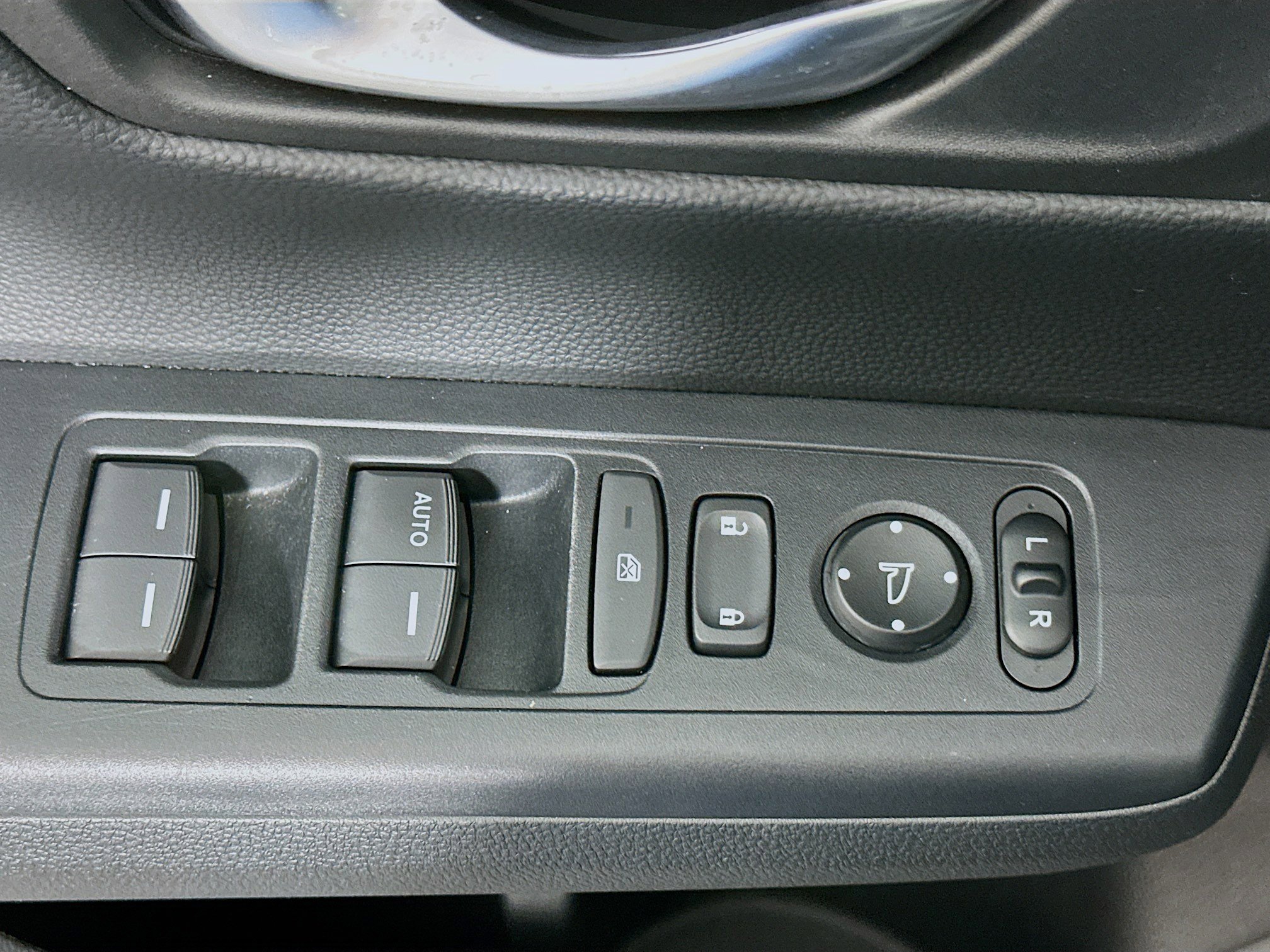 Used 2024 Honda CR-V LX image 15