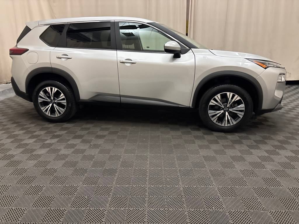 Used 2023 Nissan Rogue SV image 4
