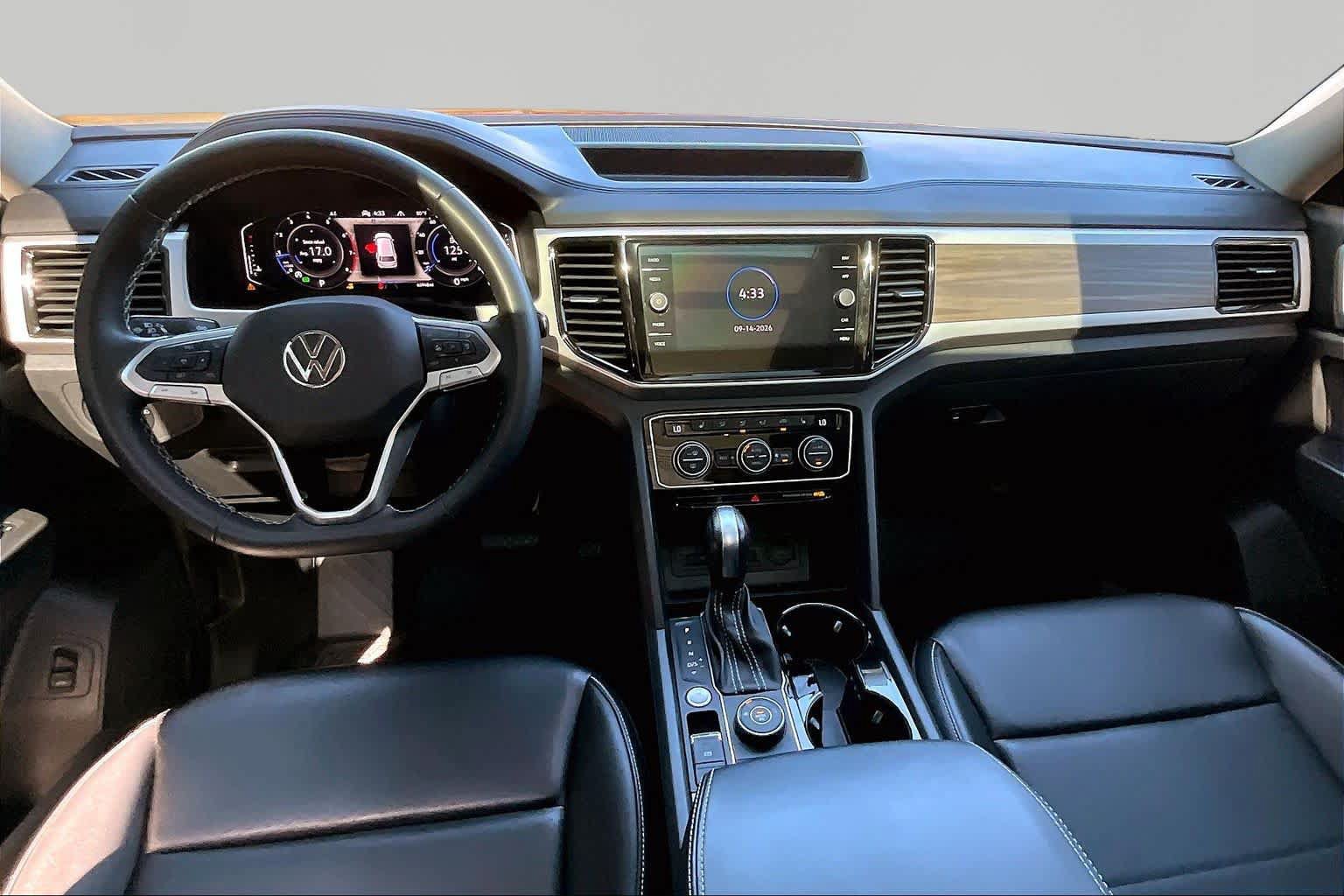 Used 2022 Volkswagen Atlas SEL AWD/4WD image 16
