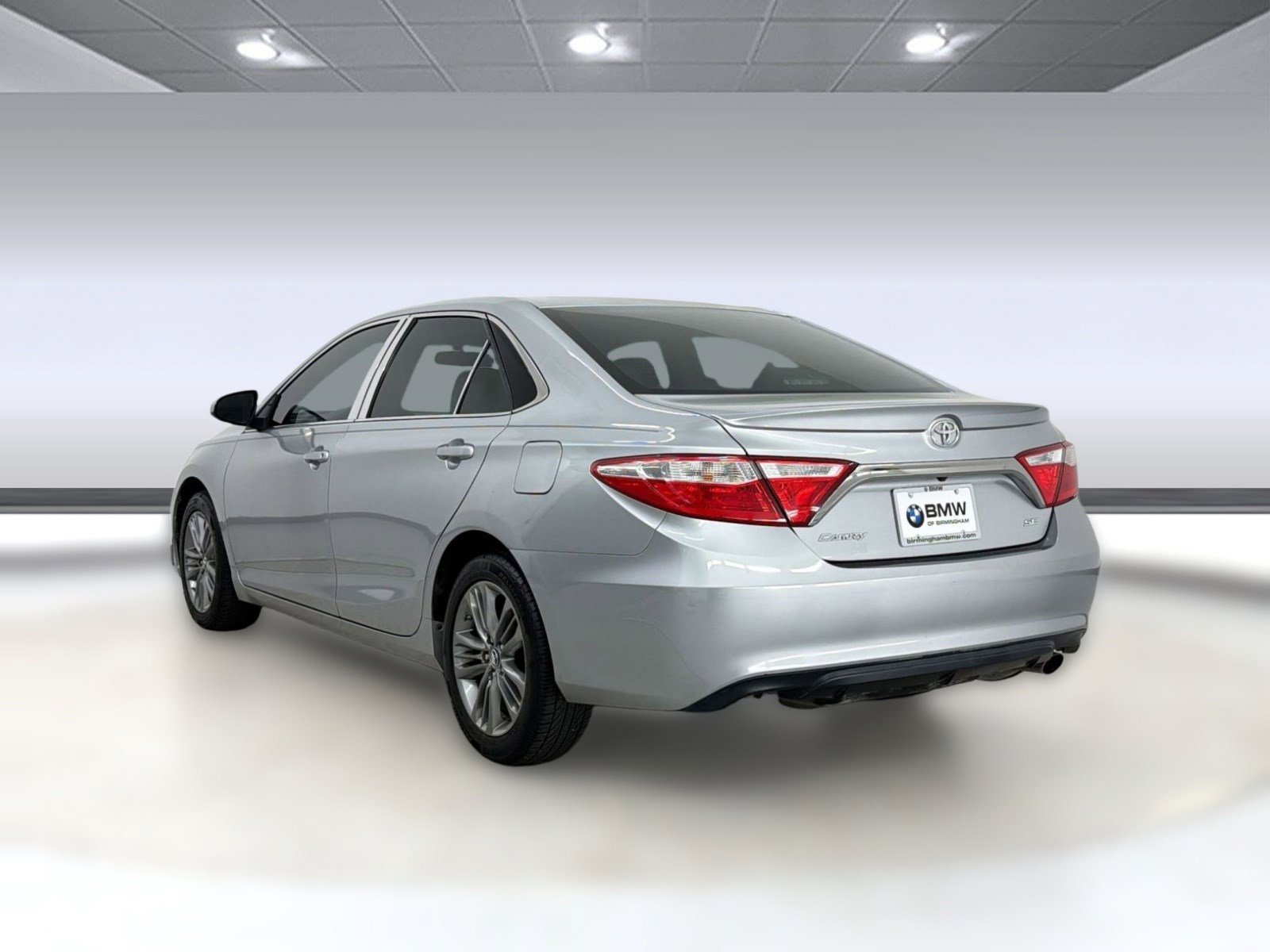 Used 2016 Toyota Camry SE image 3