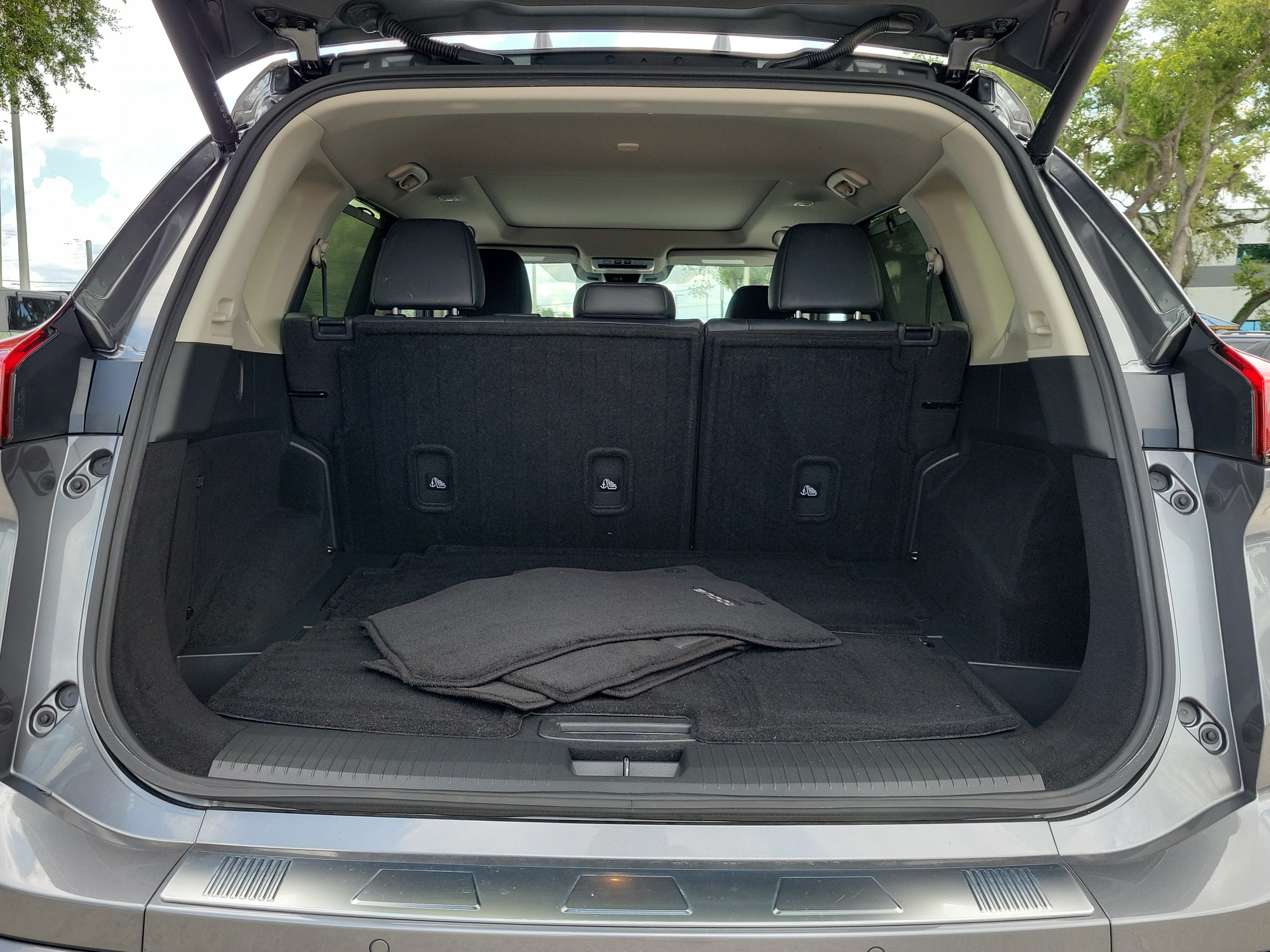 Used 2025 Nissan Rogue SL w/ Tech Package FWD image 10