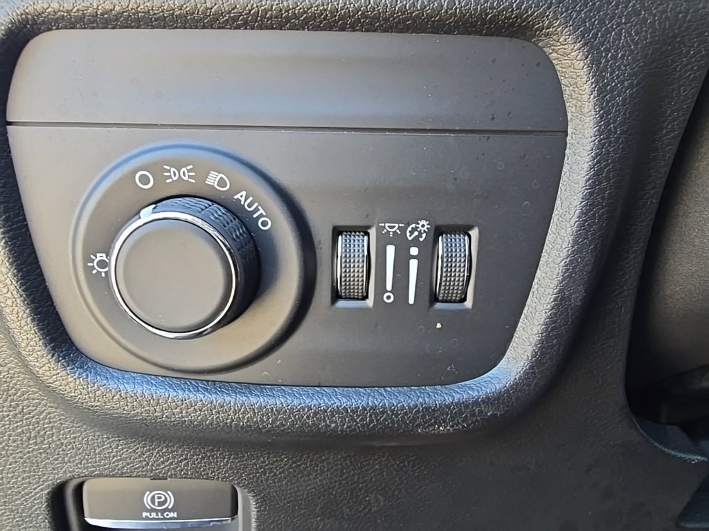 Used 2023 Jeep Grand Cherokee L Altitude AWD/4WD image 28