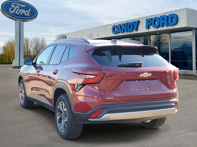 Used 2025 Chevrolet Trax LT w/ LT Convenience Package image 3