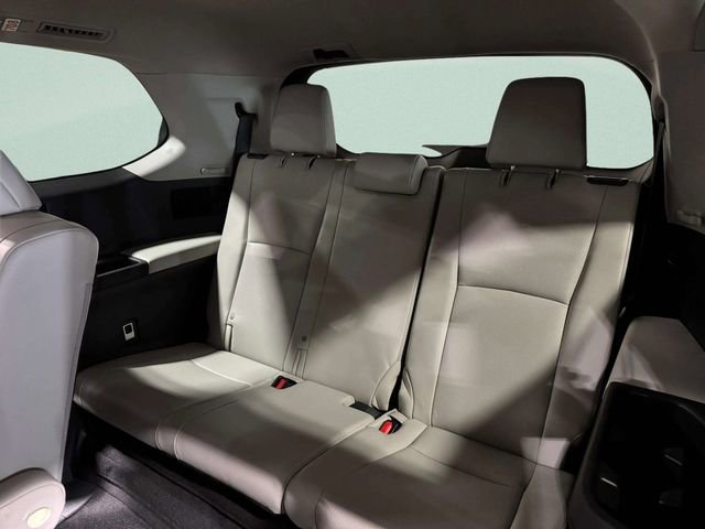 Used 2024 Toyota Grand Highlander AWD image 26