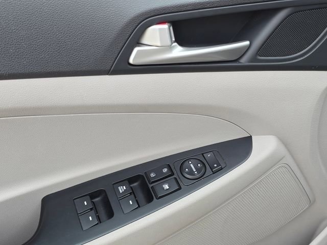 Used 2019 Hyundai Tucson SE image 32