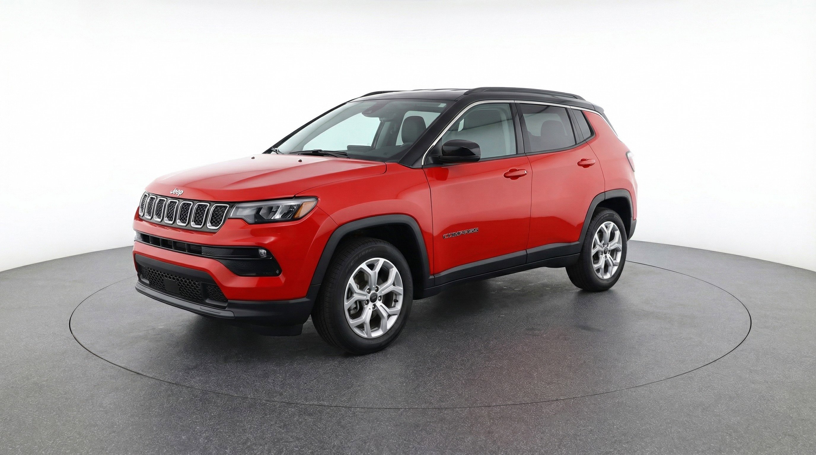 Used 2025 Jeep Compass Latitude AWD/4WD image 3