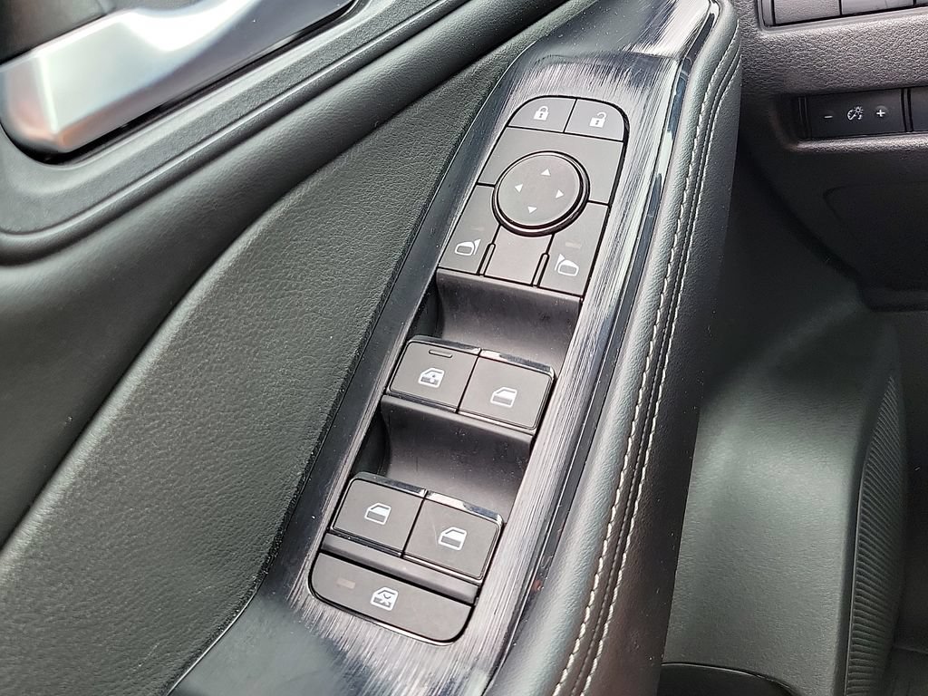 Used 2025 Nissan Rogue SV AWD/4WD image 13