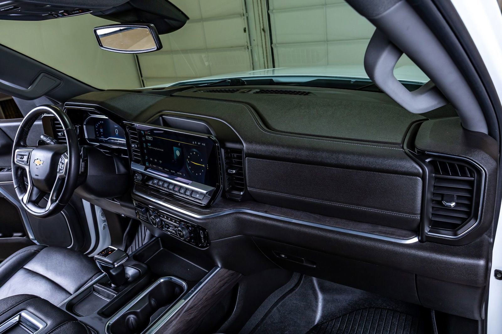 Used 2022 Chevrolet Silverado 1500 LTZ AWD/4WD image 17