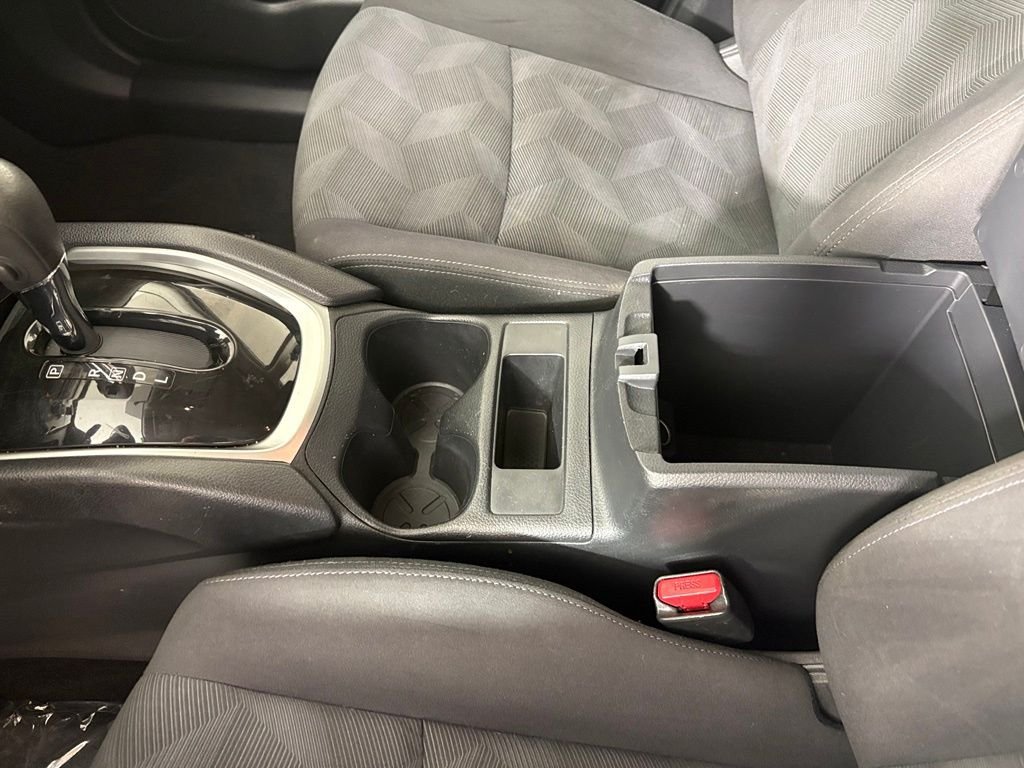Used 2016 Nissan Rogue S FWD image 29