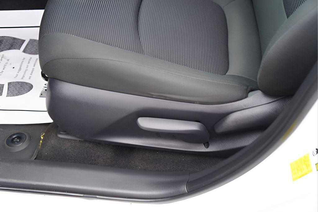 Used 2024 Toyota RAV4 LE image 17