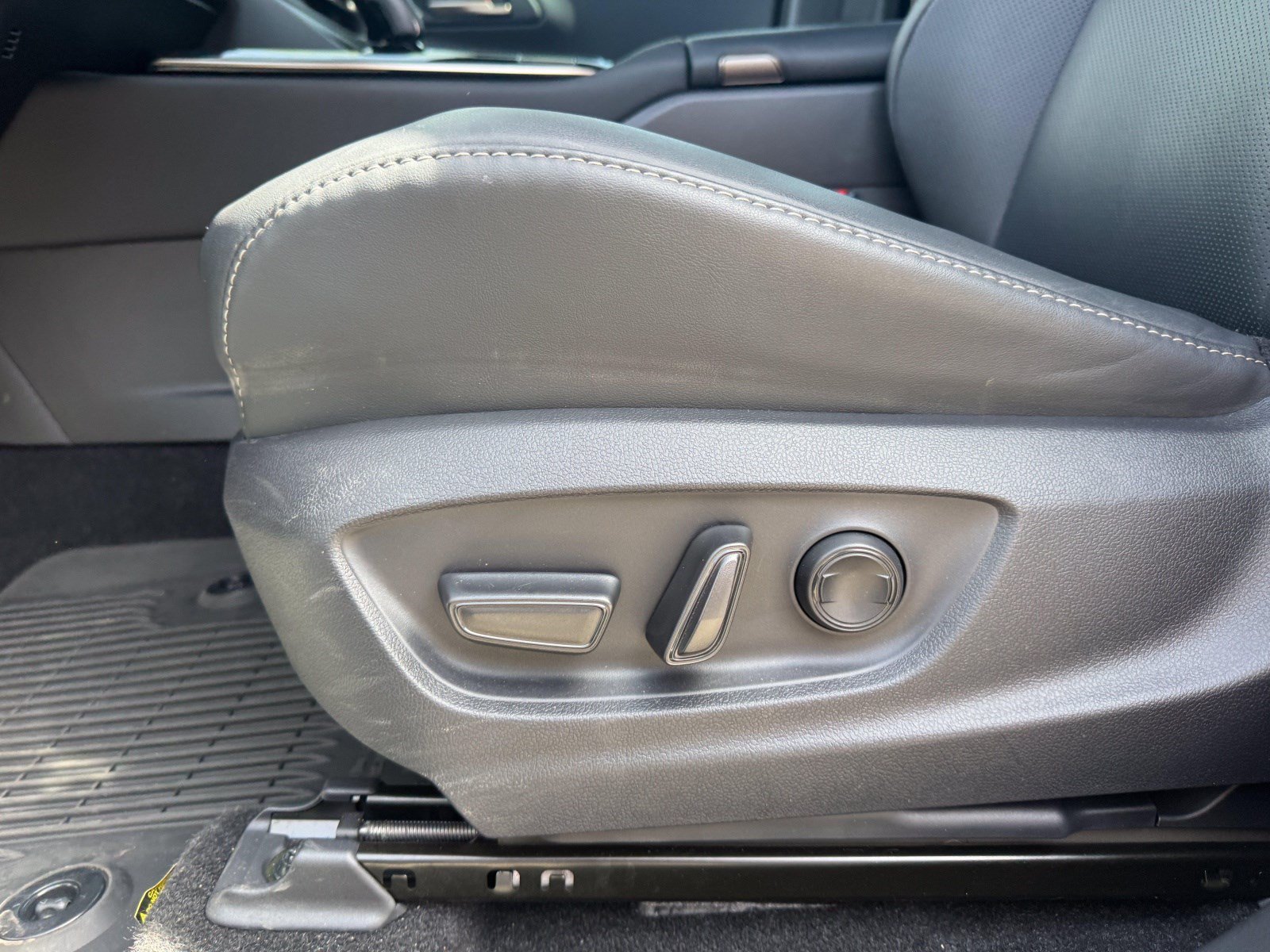Certified 2025 Toyota Crown AWD/4WD image 16