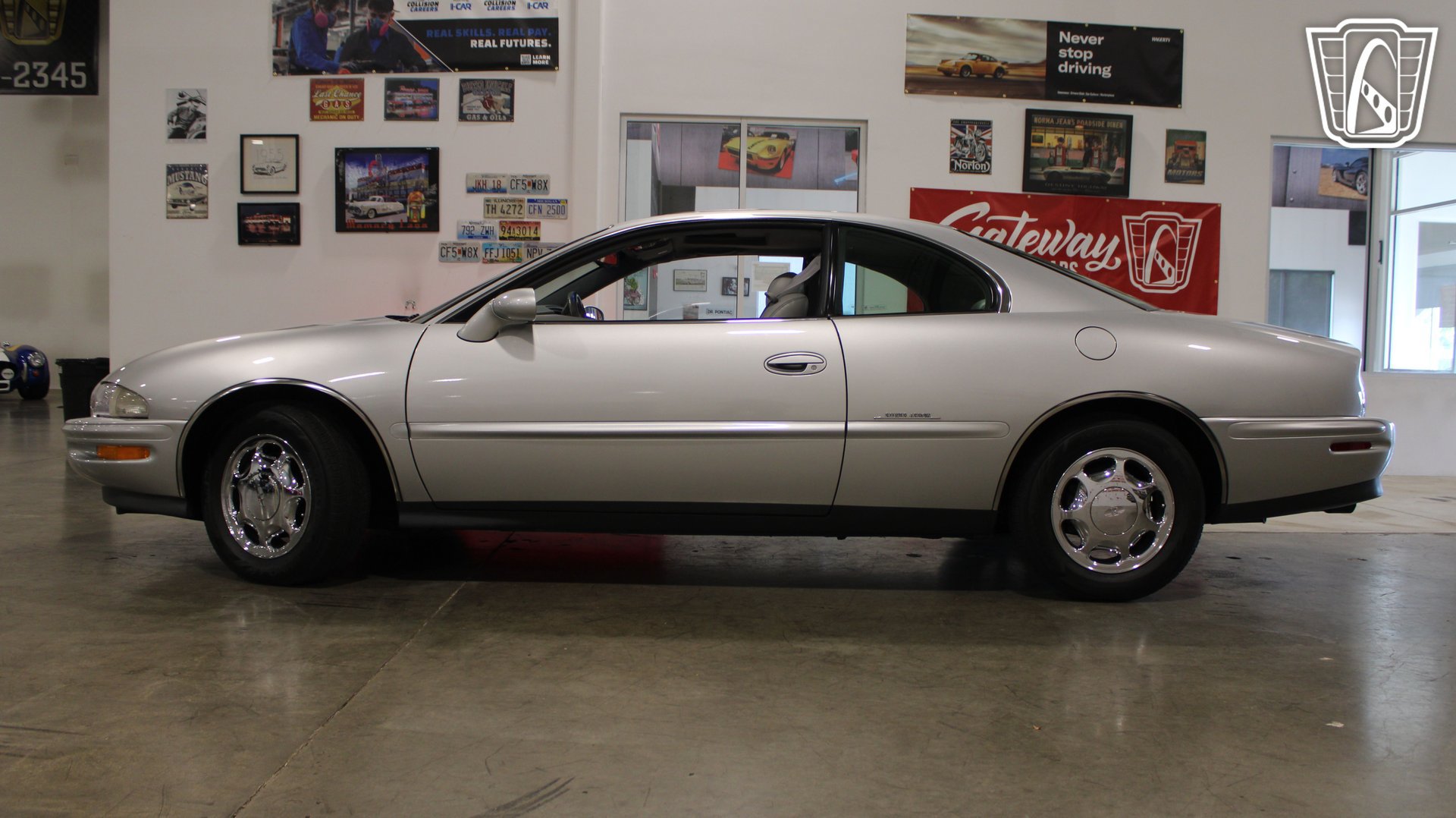 Used 1999 Buick Riviera Supercharged Coupe FWD image 22
