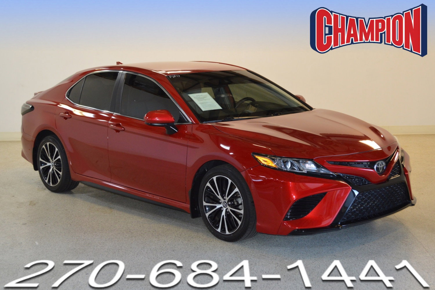 Used 2019 Toyota Camry SE FWD image 1