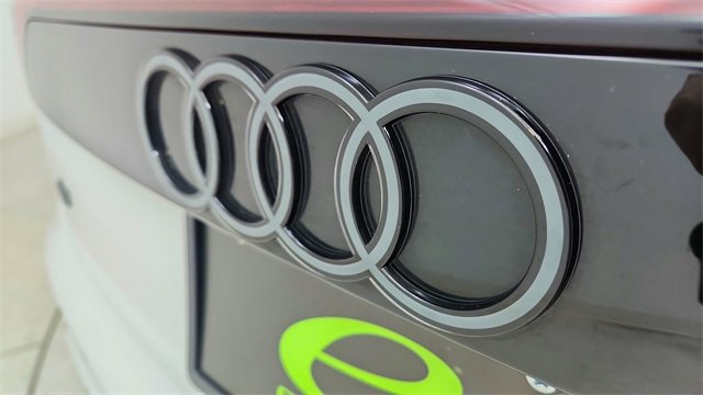 Used 2025 Audi Q8 Prestige w/ Prestige Package image 16