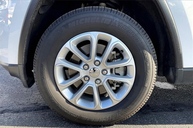 Certified 2022 Jeep Grand Cherokee Laredo X image 8