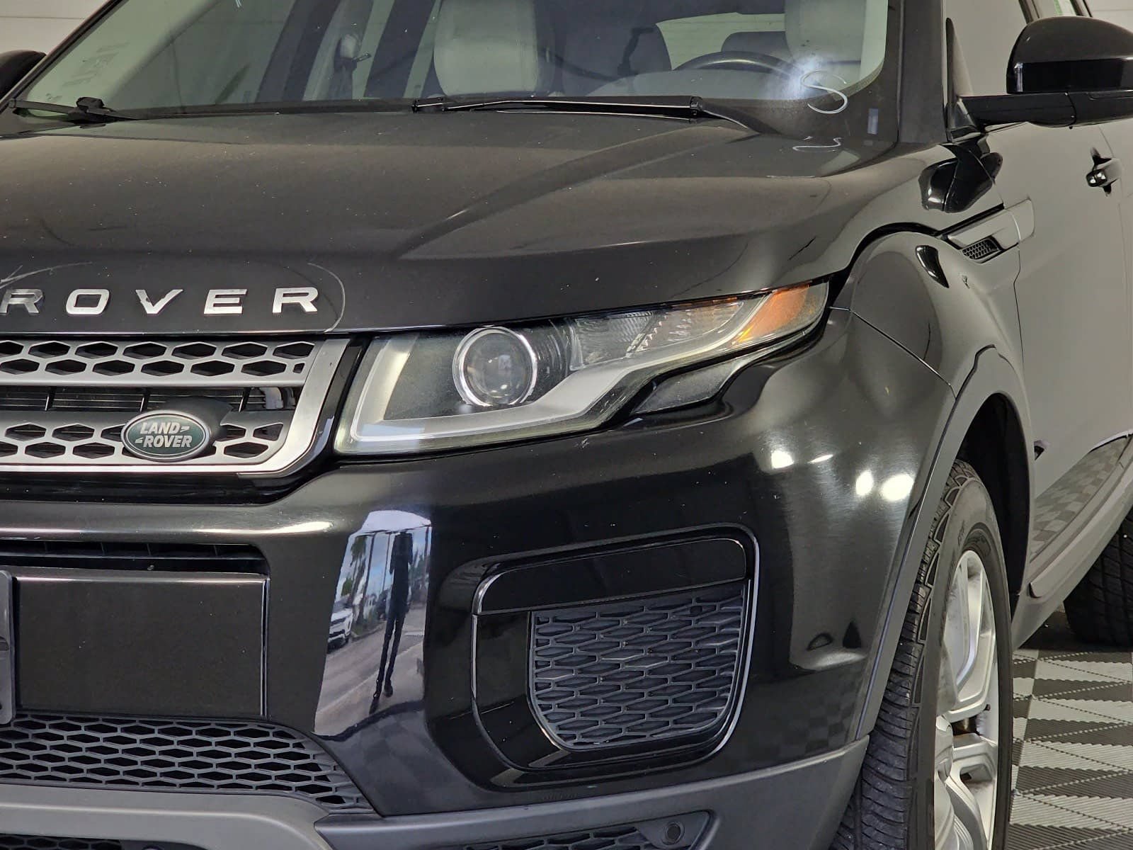 Used 2018 Land Rover Range Rover Evoque SE AWD/4WD image 28