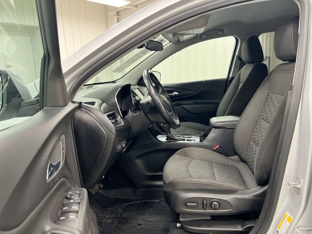 Used 2020 Chevrolet Equinox LT w/ Driver Convenience Package image 19