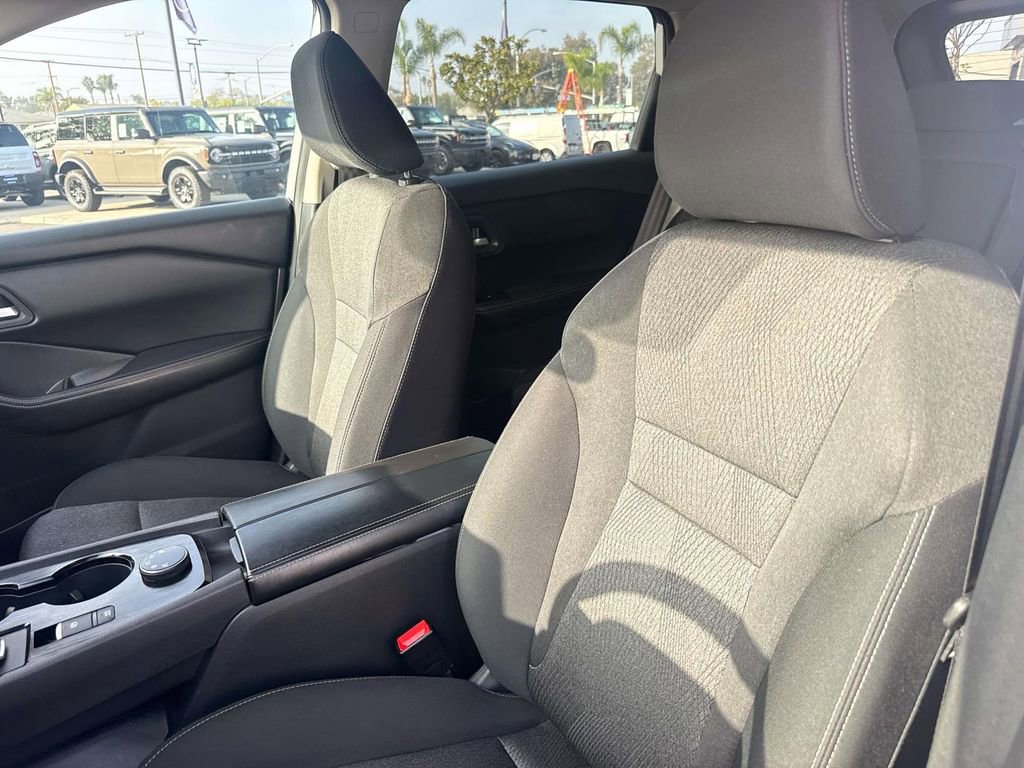 Used 2024 Nissan Rogue SV image 24