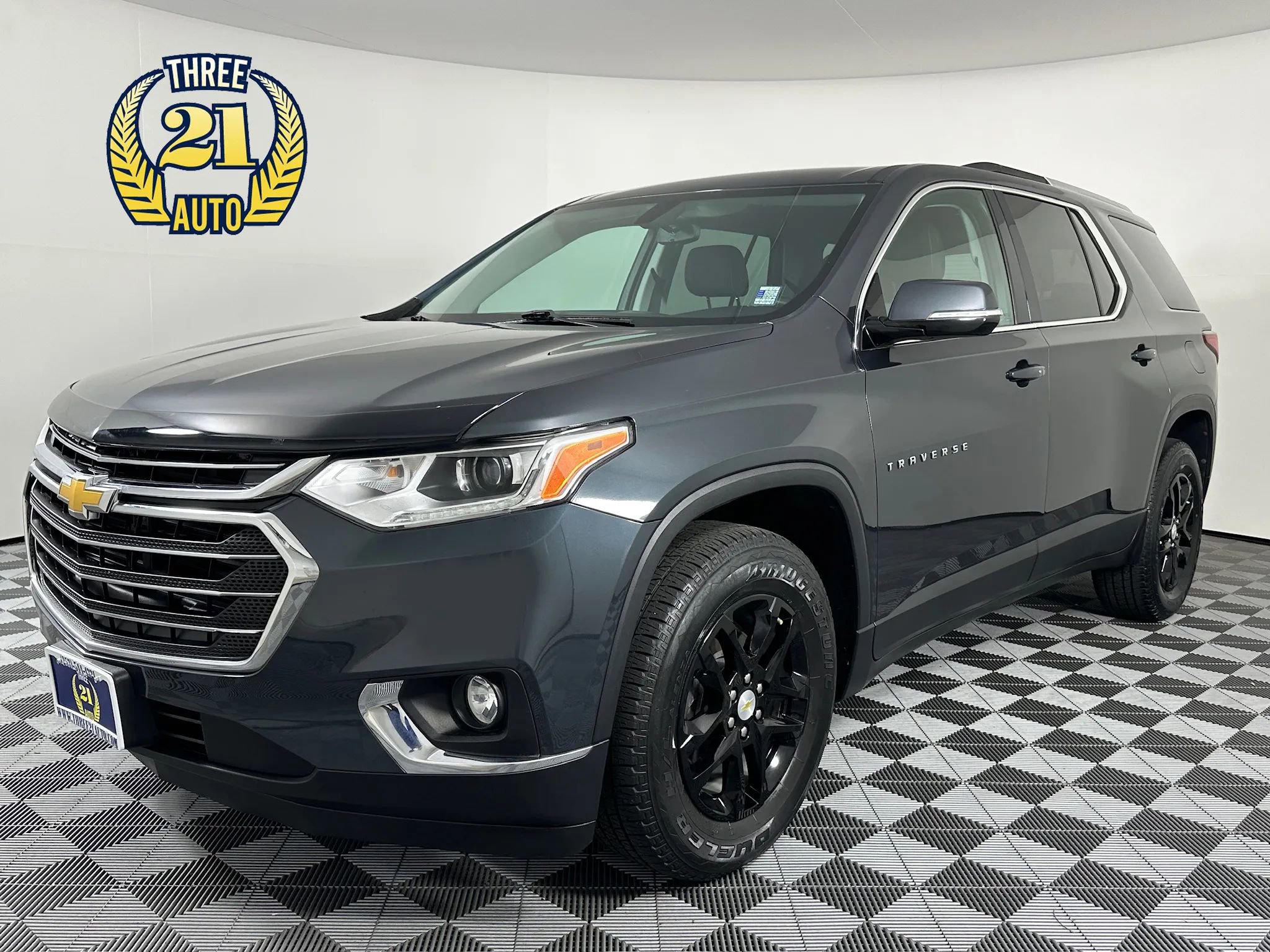 Used 2018 Chevrolet Traverse LT image 1