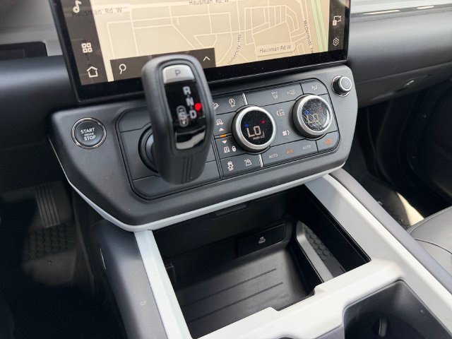 Certified 2026 Land Rover Defender 110 X-Dynamic SE AWD/4WD image 24