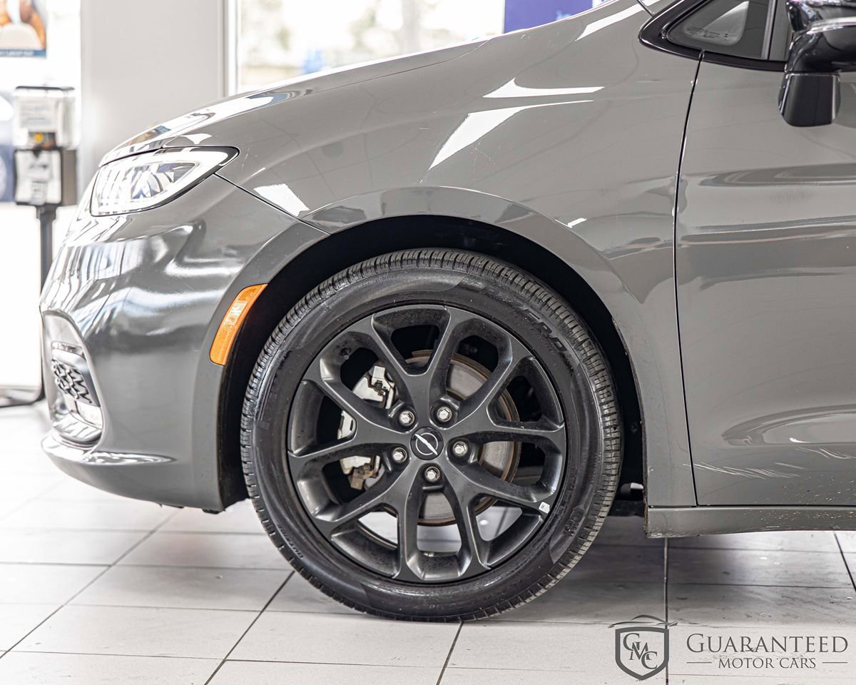 Used 2025 Chrysler Pacifica Limited FWD image 7