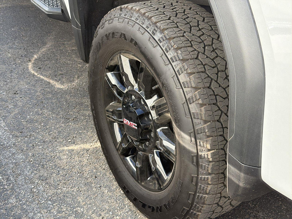 Used 2025 GMC Sierra 2500 AT4 AWD/4WD image 4