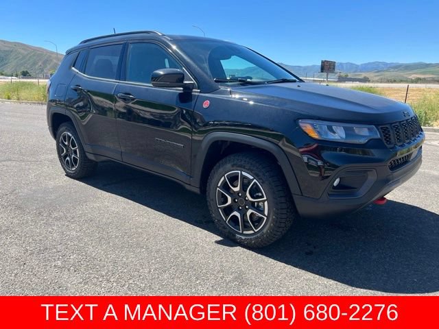New 2026 Jeep Compass Trailhawk w/ Sun, Sound & Navigation Group AWD/4WD image 1