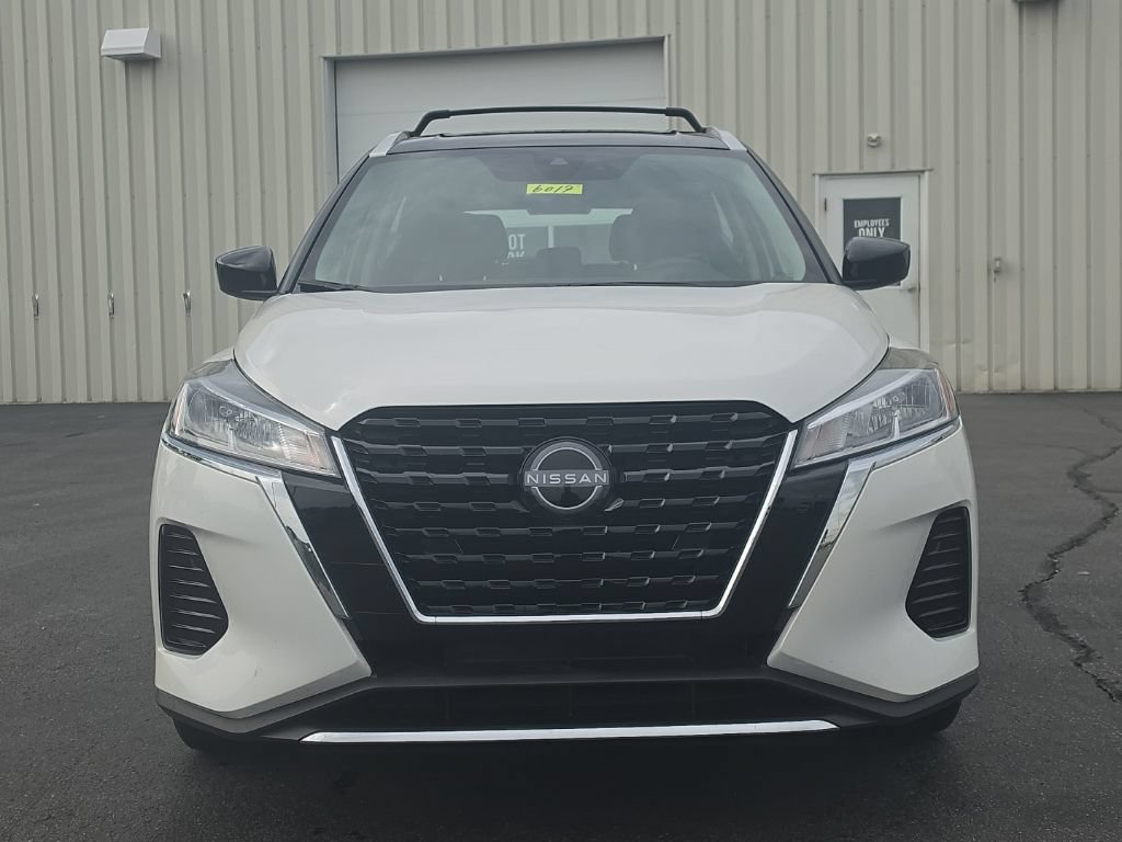 Used 2024 Nissan Kicks SV w/ Interior Electronics Package FWD image 2