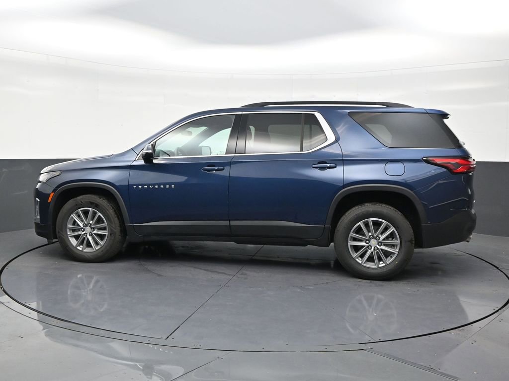 Used 2023 Chevrolet Traverse LT FWD image 2