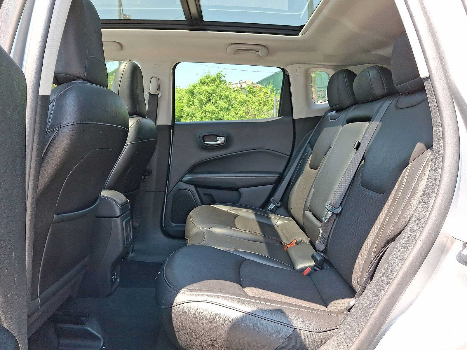 Used 2020 Jeep Compass Latitude w/ Popular Equipment Group FWD image 24