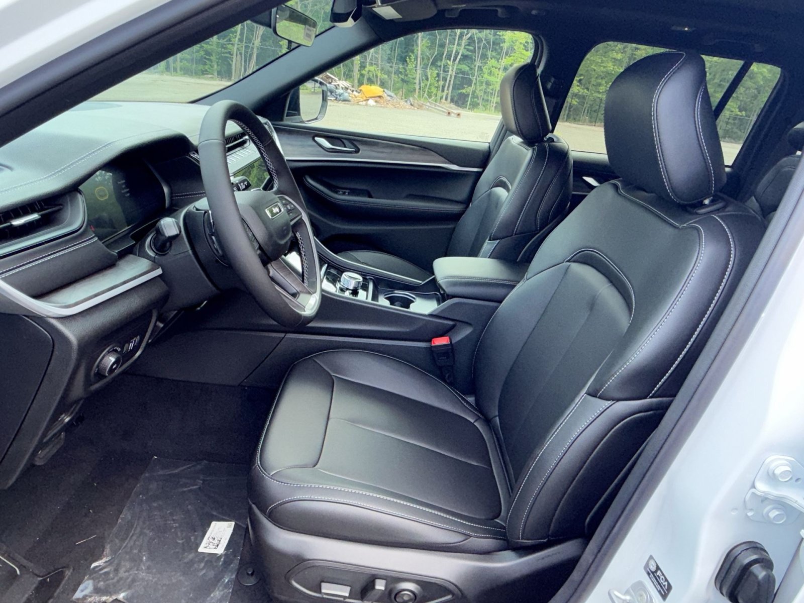 New 2026 Jeep Grand Cherokee Limited w/ Limited Altitude Package AWD/4WD image 13
