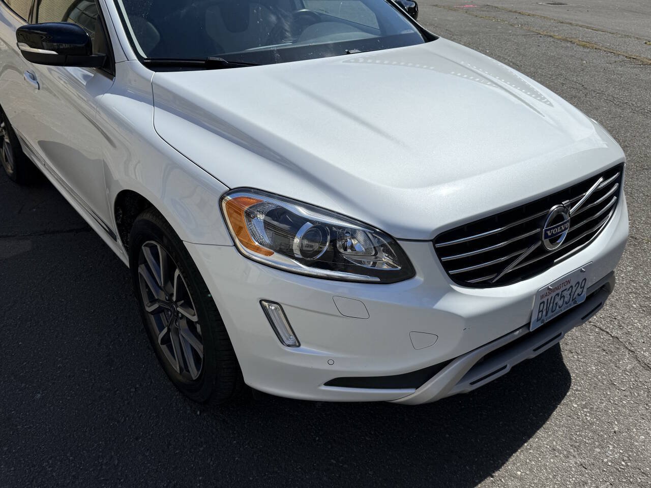 Used 2017 Volvo XC60 T6 Dynamic w/ Preferred Option Package AWD/4WD image 26