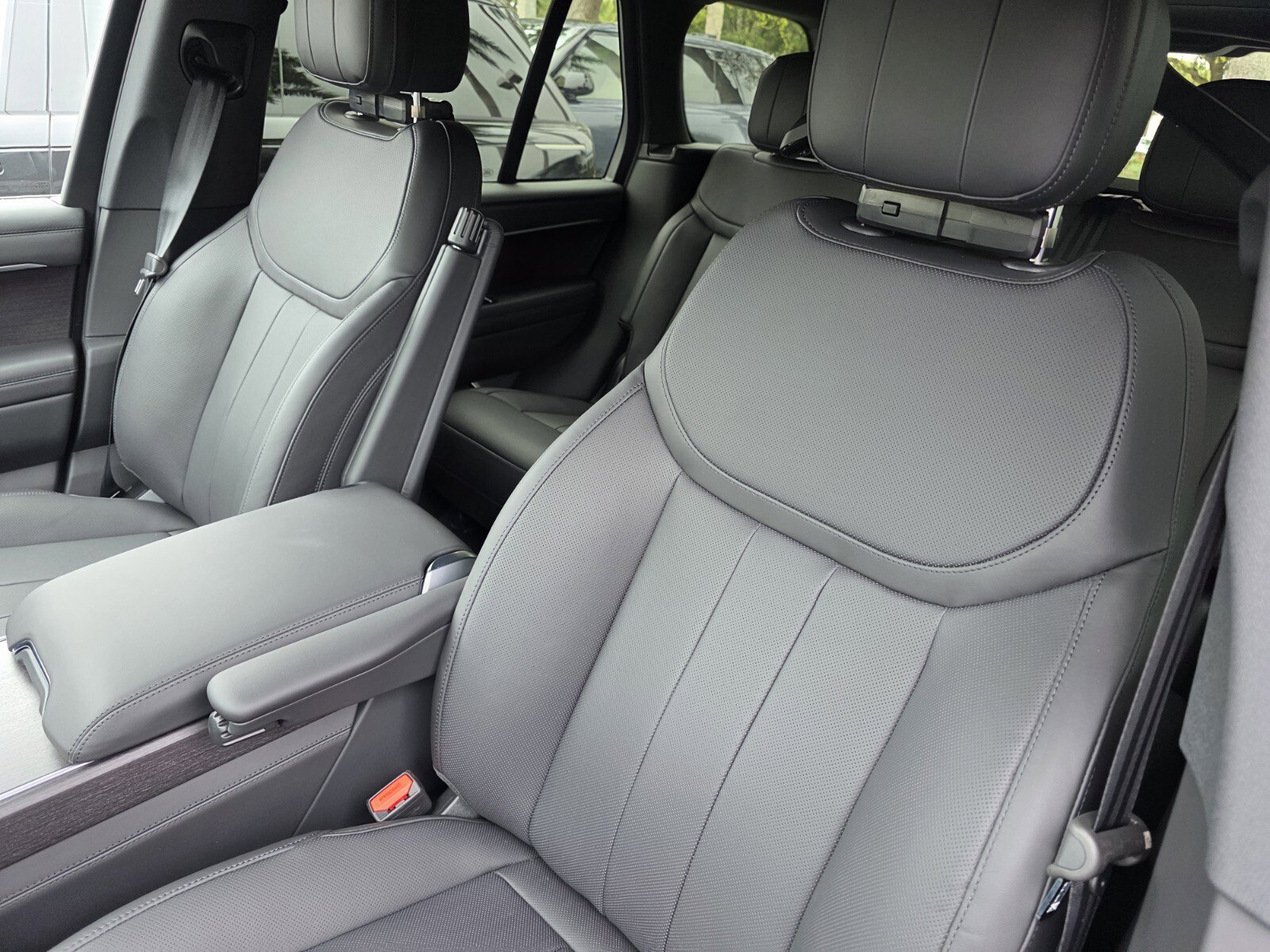 New 2026 Land Rover Range Rover SE image 16