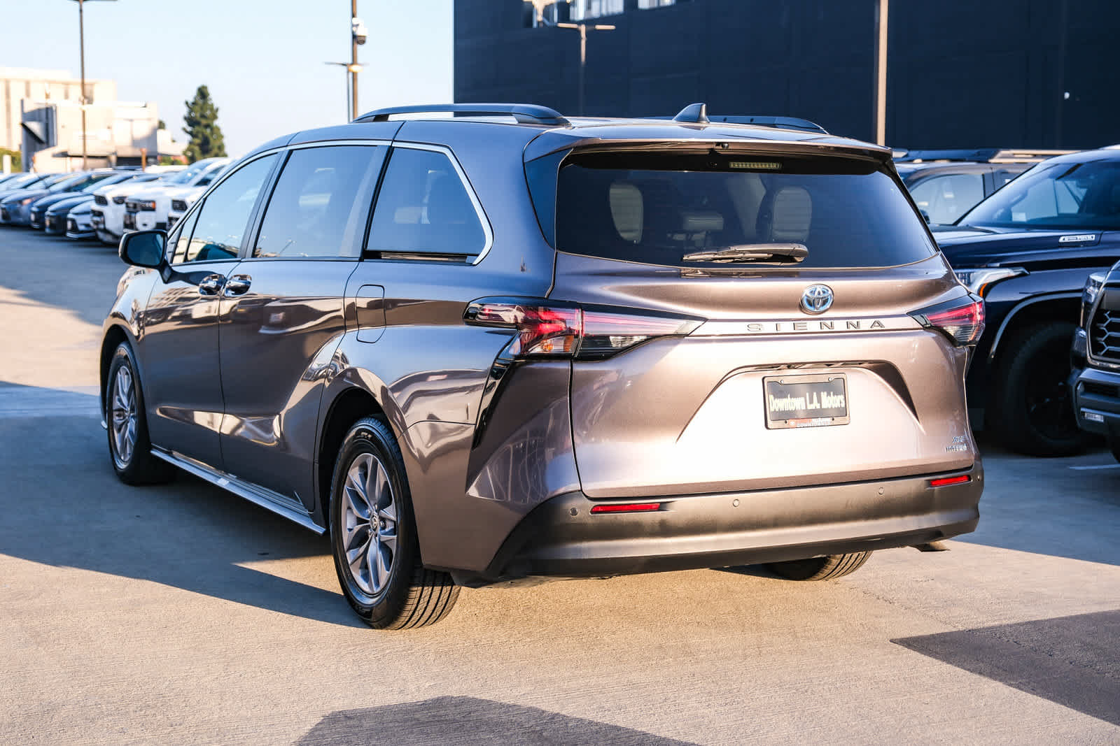 Certified 2024 Toyota Sienna XLE FWD image 6