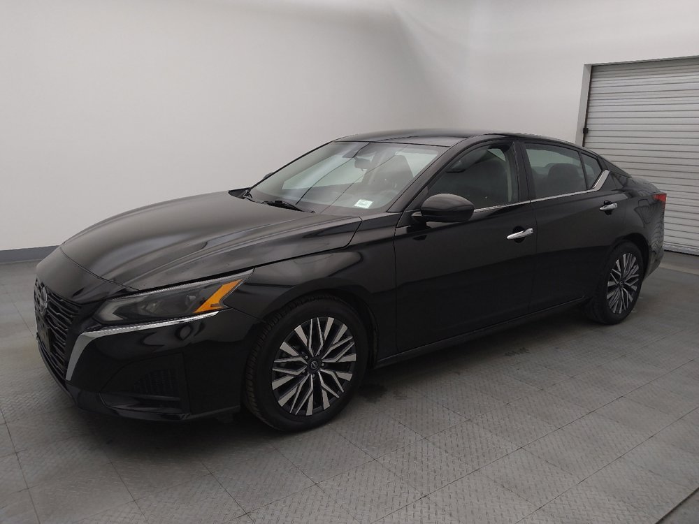 Used 2023 Nissan Altima 2.5 SV image 2