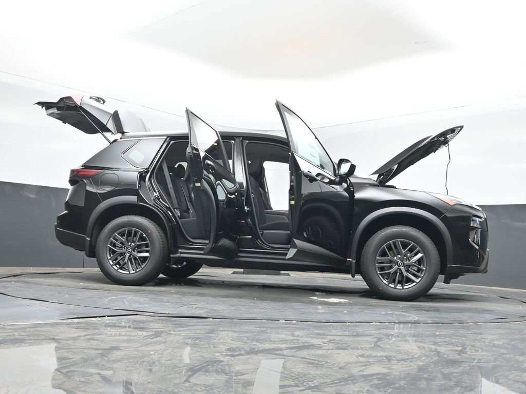 Used 2025 Nissan Rogue S image 35