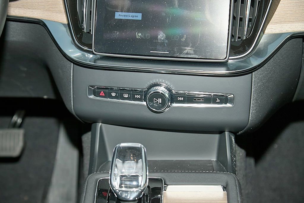 New 2026 Volvo XC90 B6 Plus w/ Protection Package image 28