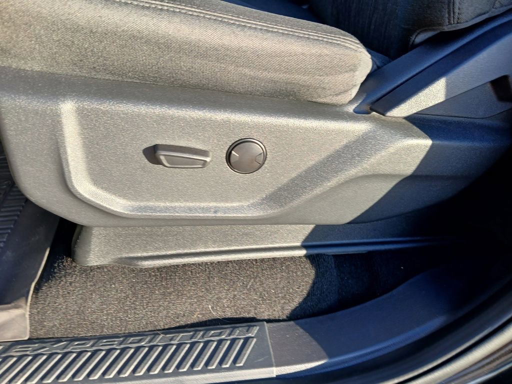 Used 2024 Ford Expedition XLT image 12