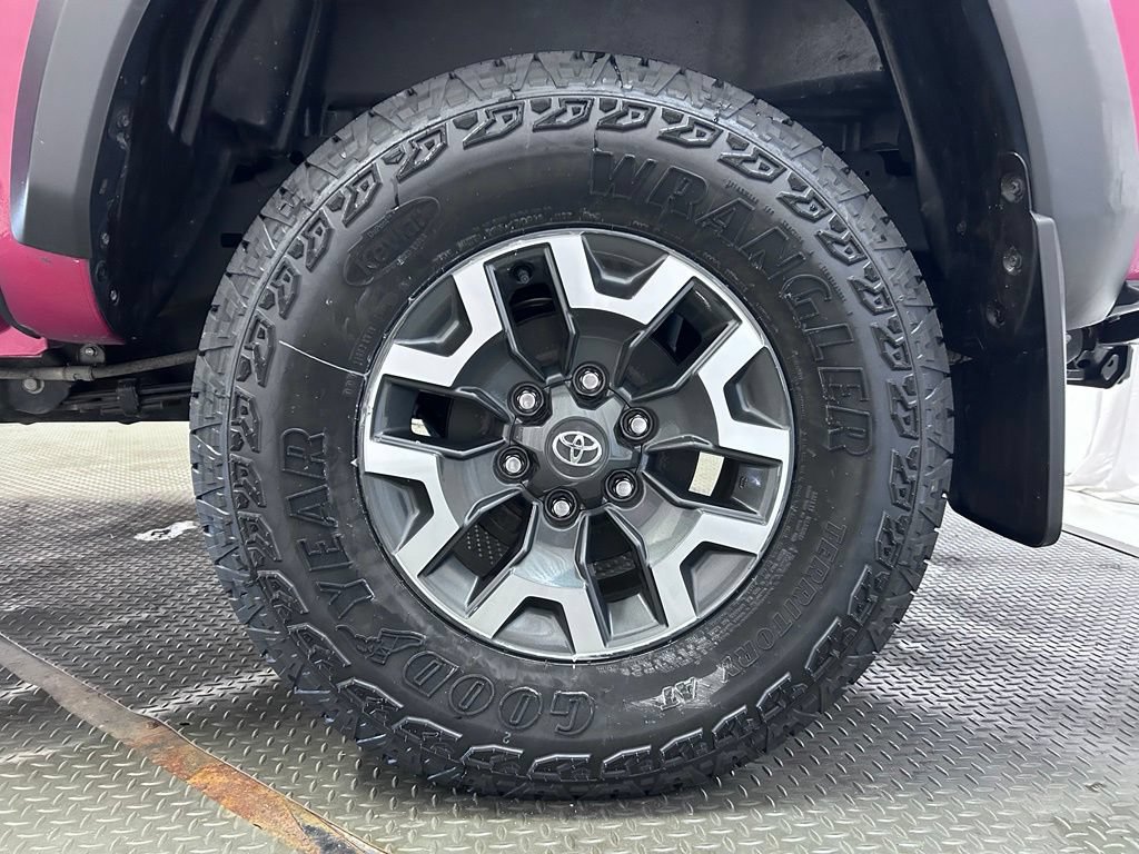 Used 2023 Toyota Tacoma TRD Off-Road w/ Technology Package AWD/4WD image 28